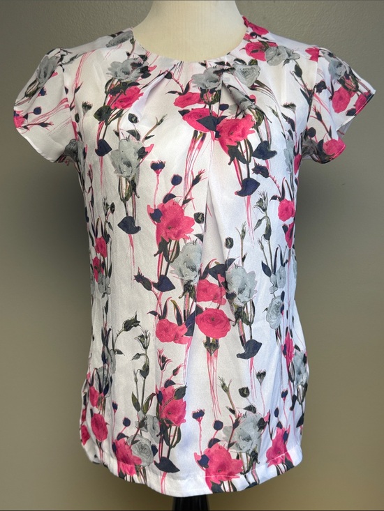 Liz Claiborne Tops - Liz Claiborne Floral Blouse Women's Small Pink Gray Pleated Short Sleeve Top